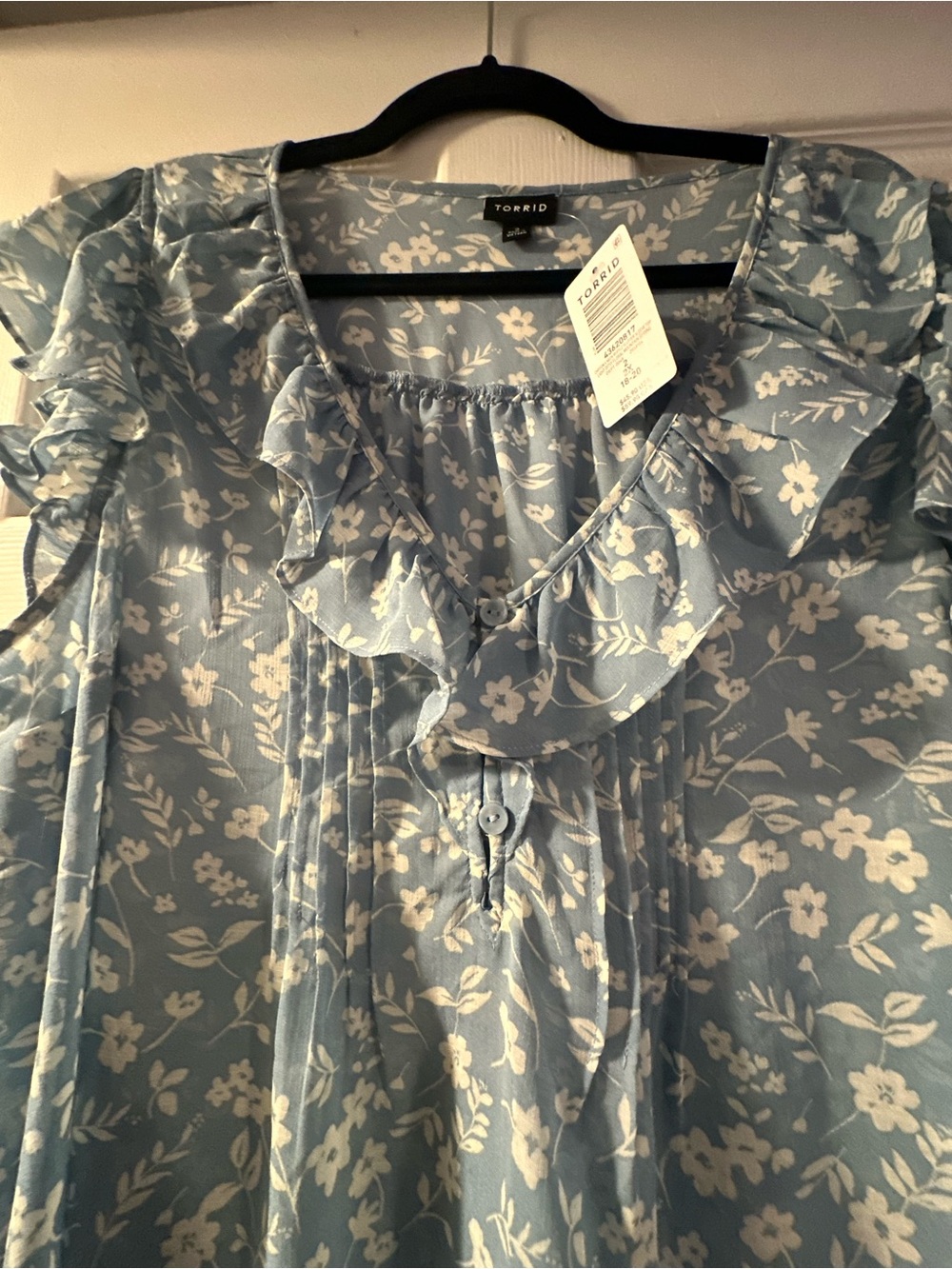 torrid NWT Light Blue Floral Ruffle Sleeve Top - Picture 3 of 10